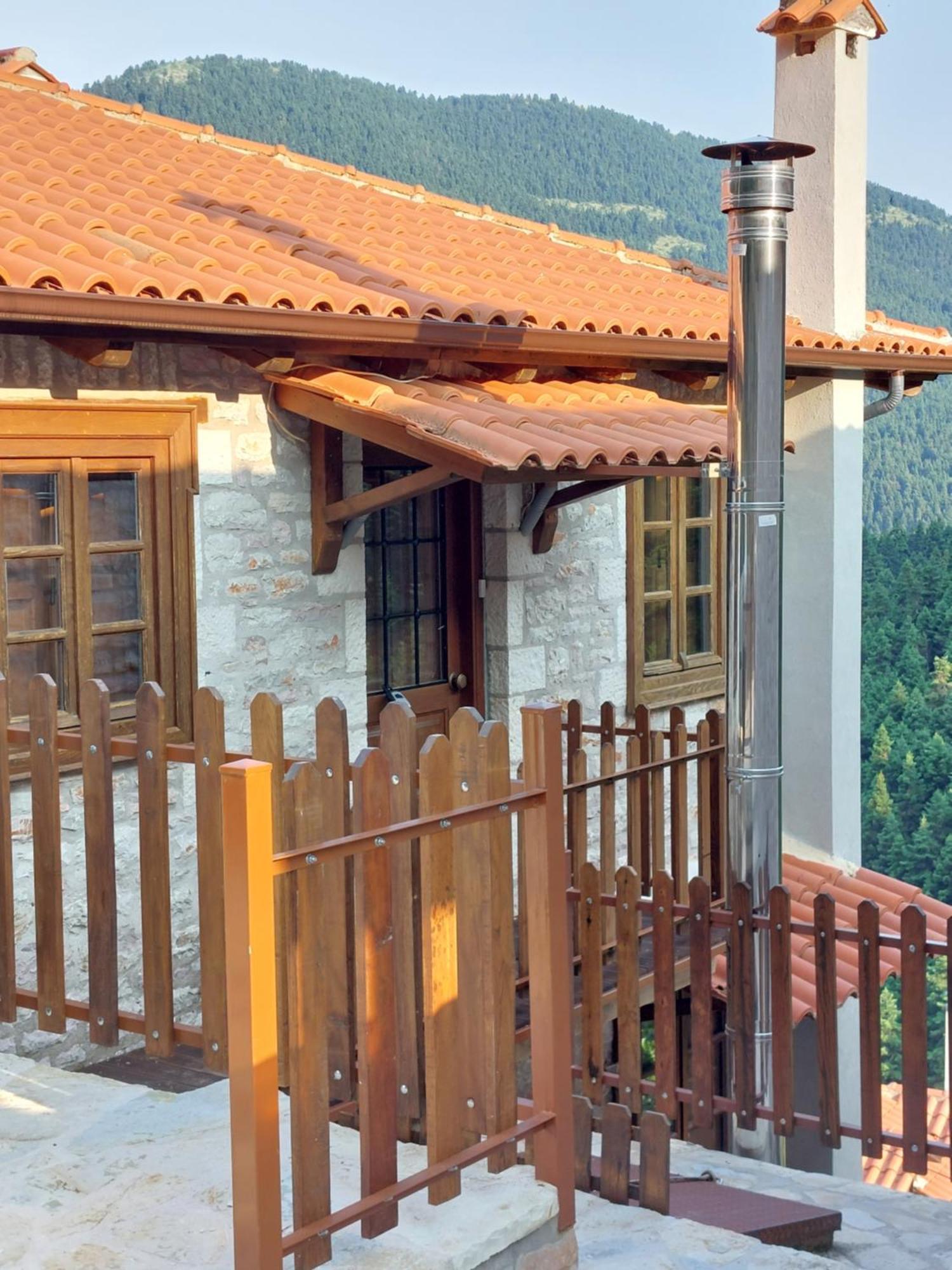 Villa Korfes-Κορφές Τριώροφη Βίλα Για Οικογένειες Και Παρέες Karpenisi ภายนอก รูปภาพ